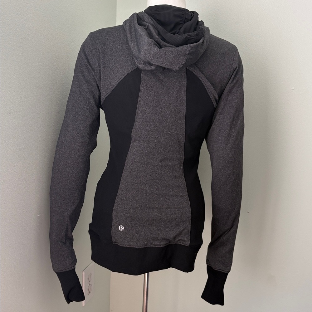 Lululemon reversible dance to studio jacket size 8 - flawed - Picture 11 of 11
